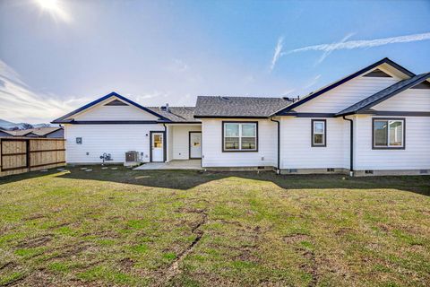 Tiny photo for 280 Oak Valley Drive, Talent, OR 97540 (MLS # 220215049)