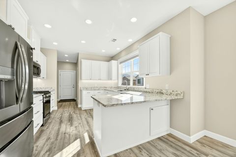 Tiny photo for 280 Oak Valley Drive, Talent, OR 97540 (MLS # 220215049)