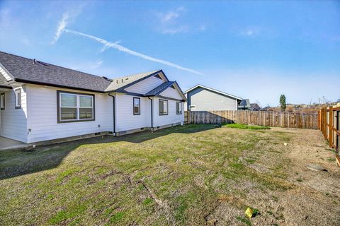 Tiny photo for 280 Oak Valley Drive, Talent, OR 97540 (MLS # 220215049)