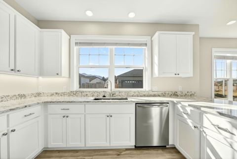 Tiny photo for 280 Oak Valley Drive, Talent, OR 97540 (MLS # 220215049)