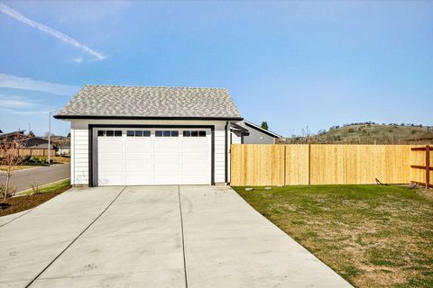Tiny photo for 280 Oak Valley Drive, Talent, OR 97540 (MLS # 220215049)