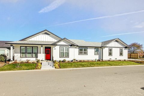 Photo of 280 Oak Valley Drive, Talent, OR 97540 (MLS # 220215049)