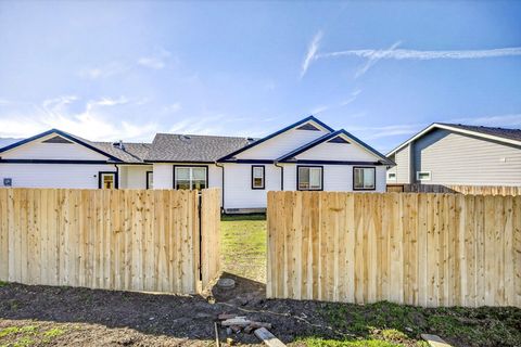 Tiny photo for 280 Oak Valley Drive, Talent, OR 97540 (MLS # 220215049)