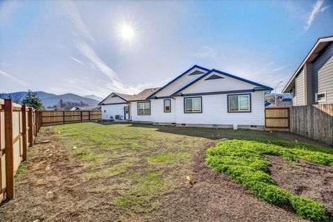 Tiny photo for 280 Oak Valley Drive, Talent, OR 97540 (MLS # 220215049)