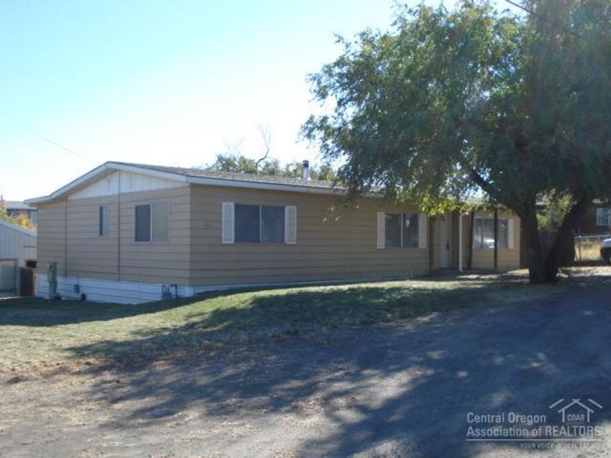 Older manufactured home on 100 x 100 city lot. 2 Bedrooms plus Den. Large detached heated garage/shop. Plus additional covered RV/Boat storage. Home has newer roof, updated kitchen and nice covered patio, lots of extra storage. Owner will consider carrying a contract, call for details. Home is not for rent.