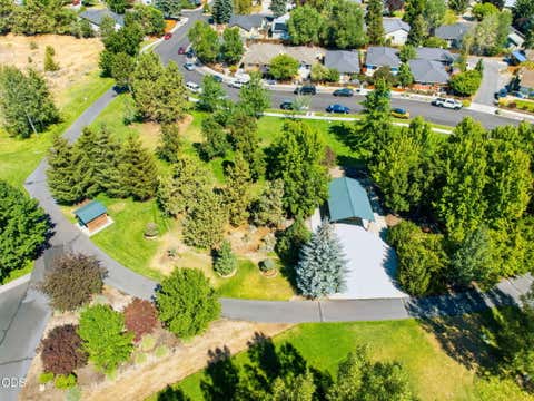 Tiny photo for 1983 NE Jackson Avenue, Bend, OR 97701 (MLS # 220227431)