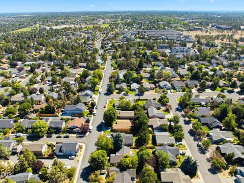 Tiny photo for 1983 NE Jackson Avenue, Bend, OR 97701 (MLS # 220227431)
