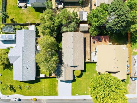 Tiny photo for 1983 NE Jackson Avenue, Bend, OR 97701 (MLS # 220227431)
