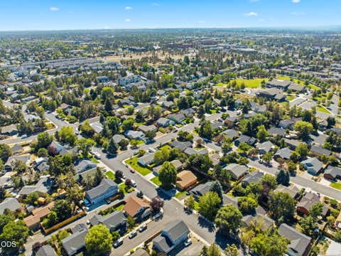 Tiny photo for 1983 NE Jackson Avenue, Bend, OR 97701 (MLS # 220227431)