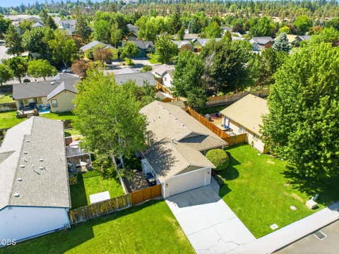 Tiny photo for 1983 NE Jackson Avenue, Bend, OR 97701 (MLS # 220227431)