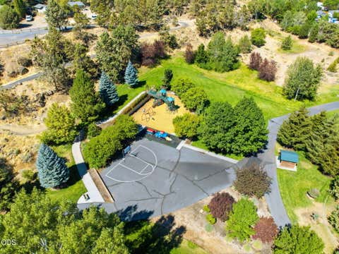 Tiny photo for 1983 NE Jackson Avenue, Bend, OR 97701 (MLS # 220227431)