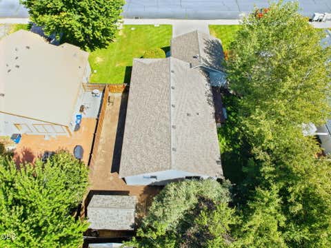 Tiny photo for 1983 NE Jackson Avenue, Bend, OR 97701 (MLS # 220227431)