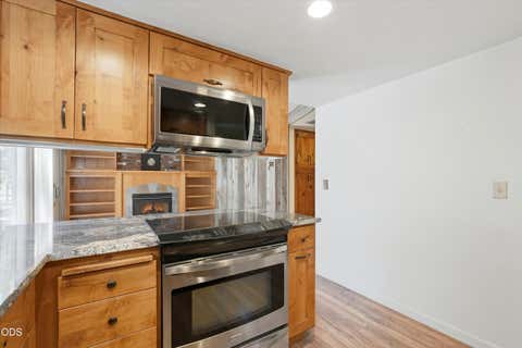 Tiny photo for 19684 Nugget Avenue, Bend, OR 97702 (MLS # 220227368)