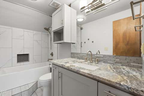 Tiny photo for 19684 Nugget Avenue, Bend, OR 97702 (MLS # 220227368)