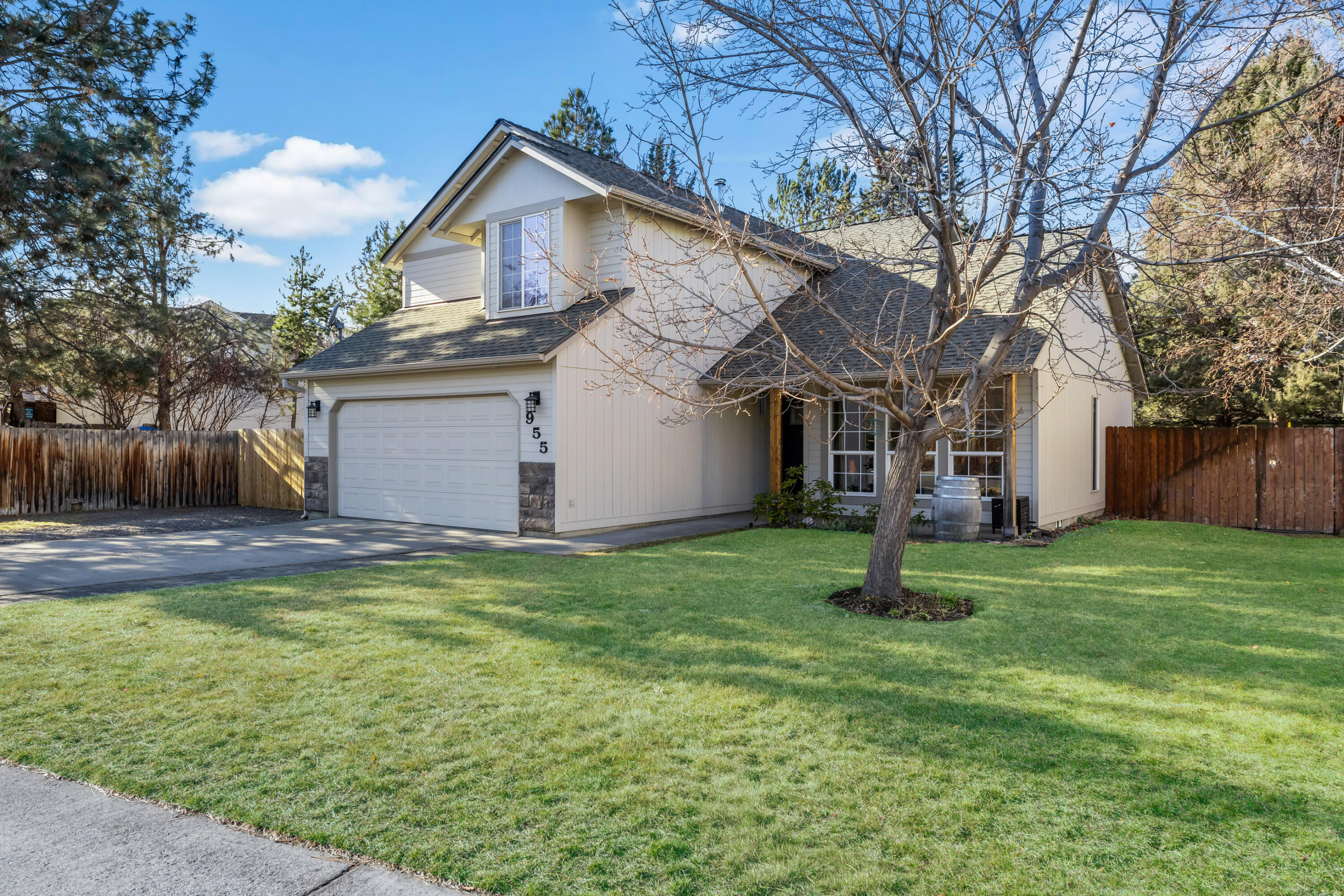 955 NE Locksley Drive