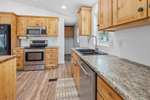 Tiny photo for 4645 NW 52nd Street, Redmond, OR 97756 (MLS # 220214388)