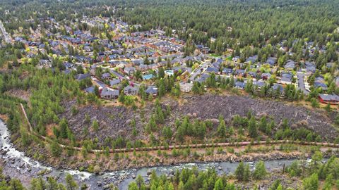 Tiny photo for 61156 Foxglove Loop, Bend, OR 97702 (MLS # 220219875)