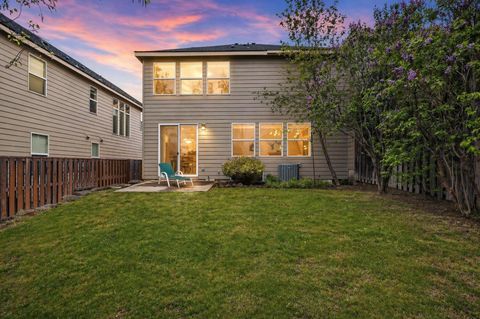 Tiny photo for 61156 Foxglove Loop, Bend, OR 97702 (MLS # 220219875)