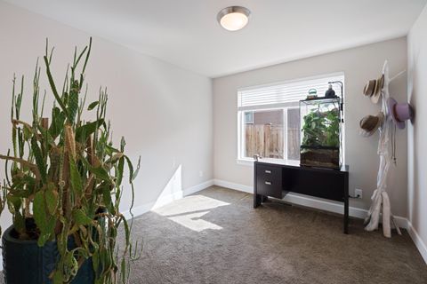 Tiny photo for 270 NW 33rd Street, Redmond, OR 97756 (MLS # 220217306)