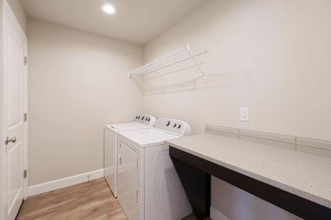 Tiny photo for 270 NW 33rd Street, Redmond, OR 97756 (MLS # 220217306)