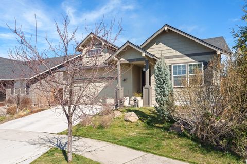 Tiny photo for 270 NW 33rd Street, Redmond, OR 97756 (MLS # 220217306)