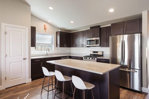 Tiny photo for 270 NW 33rd Street, Redmond, OR 97756 (MLS # 220217306)