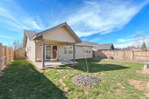 Tiny photo for 270 NW 33rd Street, Redmond, OR 97756 (MLS # 220217306)
