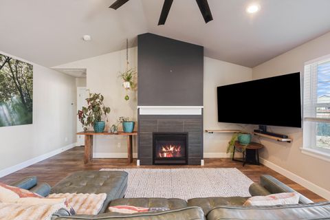 Tiny photo for 270 NW 33rd Street, Redmond, OR 97756 (MLS # 220217306)