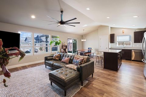 Tiny photo for 270 NW 33rd Street, Redmond, OR 97756 (MLS # 220217306)