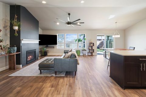 270 NW 33rd Street Redmond OR 97756