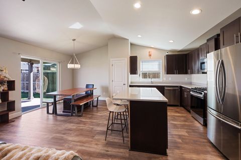 Tiny photo for 270 NW 33rd Street, Redmond, OR 97756 (MLS # 220217306)