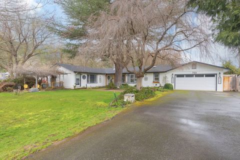 753 W Evans Creek Road Rogue River OR 97537