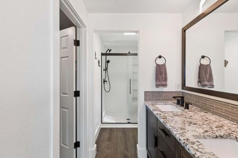 Tiny photo for 2146 NW 22nd Street, Redmond, OR 97756 (MLS # 220215697)