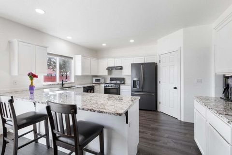 Tiny photo for 2146 NW 22nd Street, Redmond, OR 97756 (MLS # 220215697)