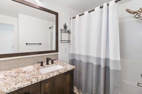 Tiny photo for 2146 NW 22nd Street, Redmond, OR 97756 (MLS # 220215697)