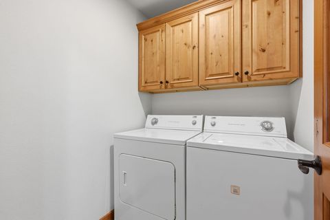 Tiny photo for 2627 NW Awbrey Point Circle, Bend, OR 97703 (MLS # 220217376)