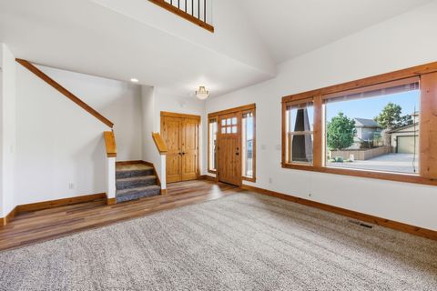 Tiny photo for 2627 NW Awbrey Point Circle, Bend, OR 97703 (MLS # 220217376)