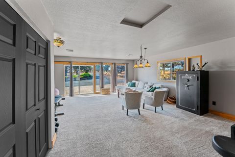 Tiny photo for 1923 NE Upas Avenue, Redmond, OR 97756 (MLS # 220216697)