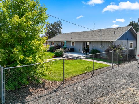 Tiny photo for 1923 NE Upas Avenue, Redmond, OR 97756 (MLS # 220216697)