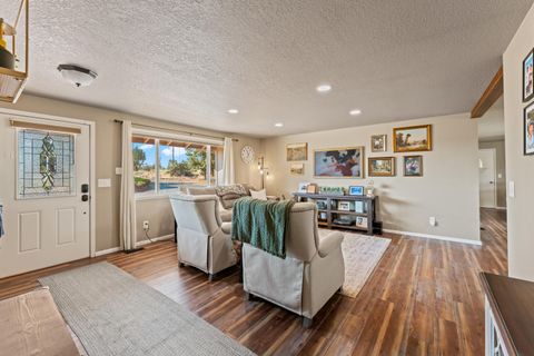 Tiny photo for 1923 NE Upas Avenue, Redmond, OR 97756 (MLS # 220216697)