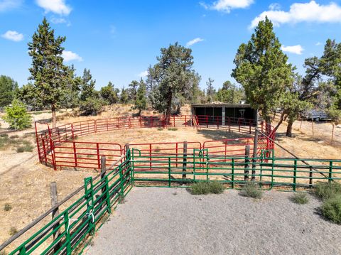 Tiny photo for 1923 NE Upas Avenue, Redmond, OR 97756 (MLS # 220216697)