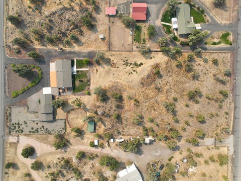 Tiny photo for 1923 NE Upas Avenue, Redmond, OR 97756 (MLS # 220216697)