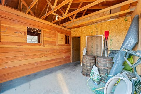 Tiny photo for 1923 NE Upas Avenue, Redmond, OR 97756 (MLS # 220216697)