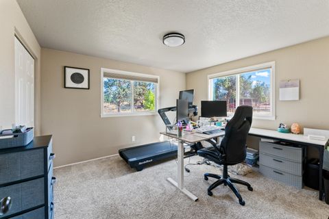 Tiny photo for 1923 NE Upas Avenue, Redmond, OR 97756 (MLS # 220216697)