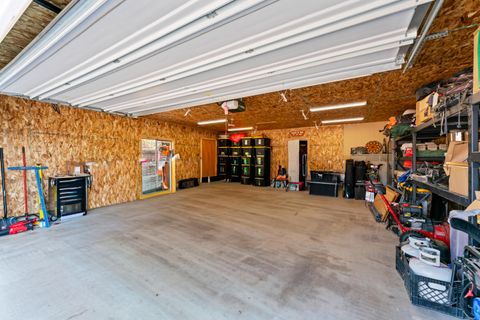 Tiny photo for 1923 NE Upas Avenue, Redmond, OR 97756 (MLS # 220216697)