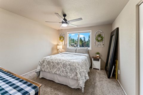 Tiny photo for 1923 NE Upas Avenue, Redmond, OR 97756 (MLS # 220216697)