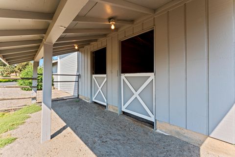 Tiny photo for 1923 NE Upas Avenue, Redmond, OR 97756 (MLS # 220216697)