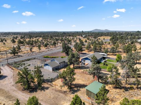 Tiny photo for 1923 NE Upas Avenue, Redmond, OR 97756 (MLS # 220216697)