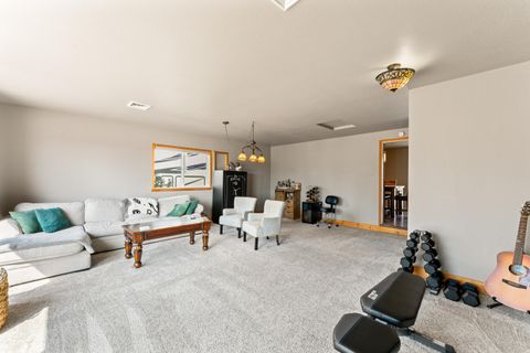 Tiny photo for 1923 NE Upas Avenue, Redmond, OR 97756 (MLS # 220216697)