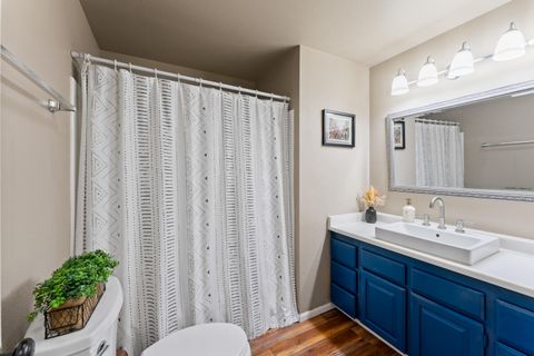 Tiny photo for 1923 NE Upas Avenue, Redmond, OR 97756 (MLS # 220216697)